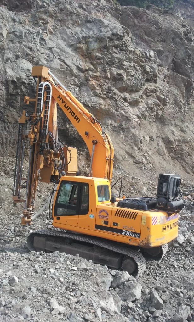 Ekskavatöre takılı Exca Drill delici ataşmanı sahada